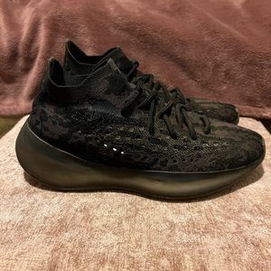 Yeezy 380 Onyx size 9